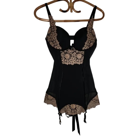 Nwot Victoria secrets bustier lace up corset
